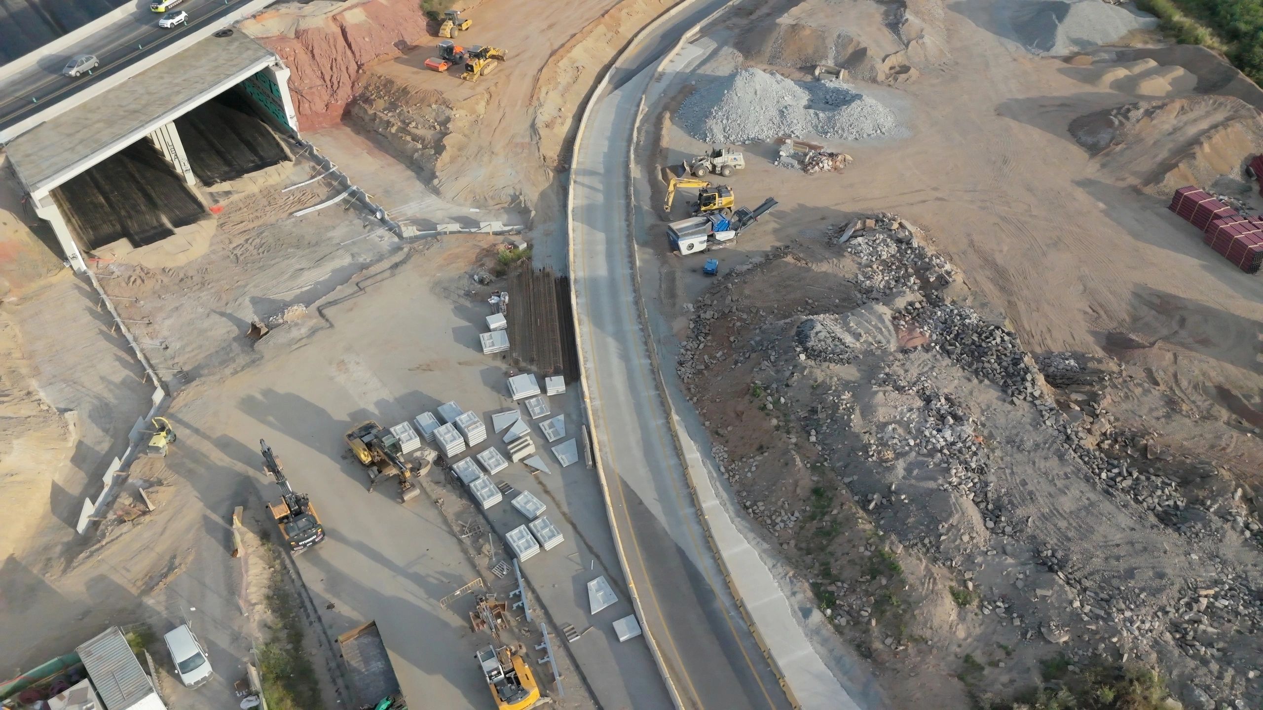 Major infrastructure construction with tunnel access